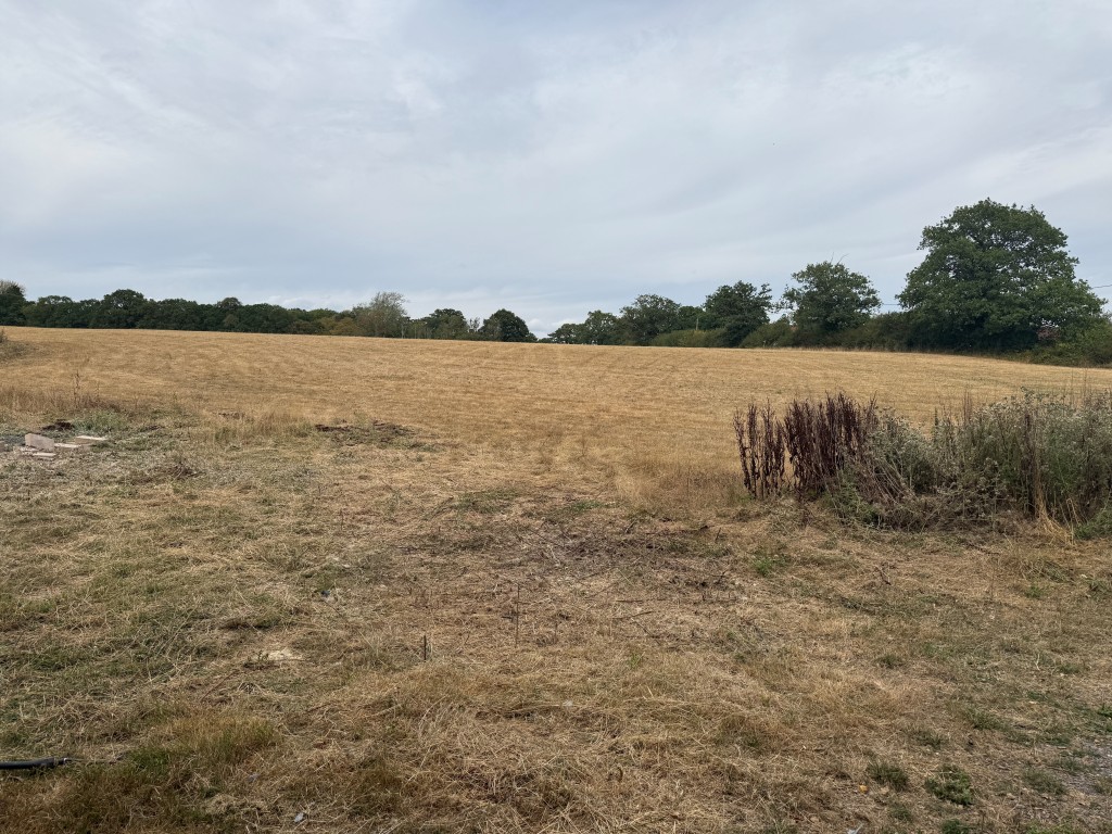 Lot: 43 - LAND WITH PLANNING FOR OVER 50,000 SQUARE FEET OF COMMERCIAL SPACE - Land